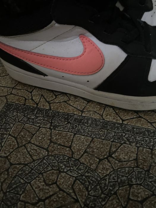 Adudasi nike roz fete