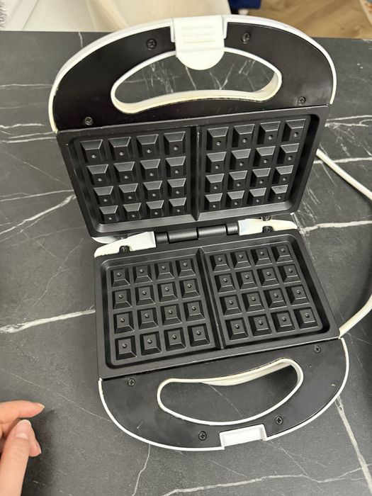 Вафельница и сендвичница