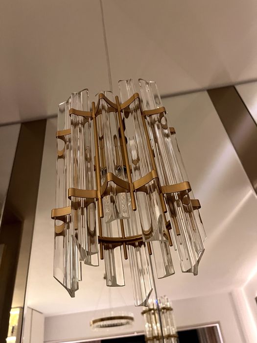 Lampa suspendata aurie