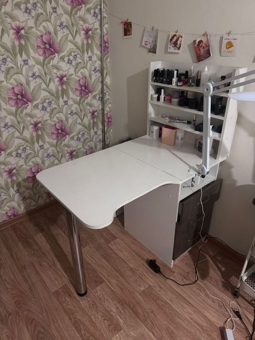 Маникюрный стол складной