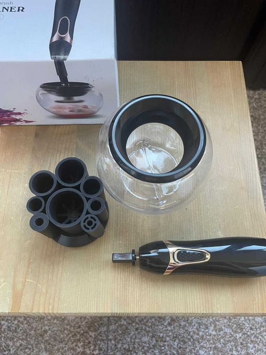 Aparat pentru curatarea si uscarea pensulelor de machiaj, aproape nou