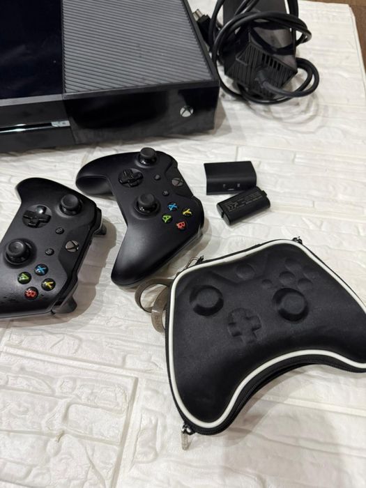 Продам xbox one c играми