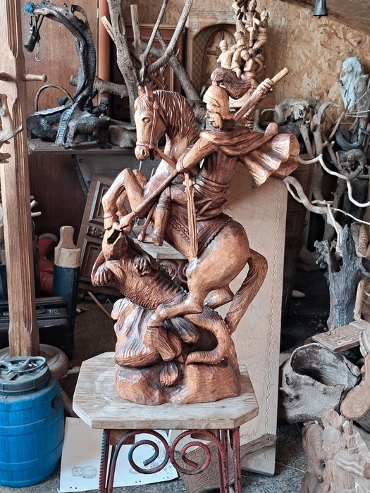 Statuete din lemn sculptate manual