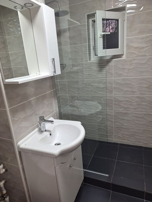 Inchiriez apartament