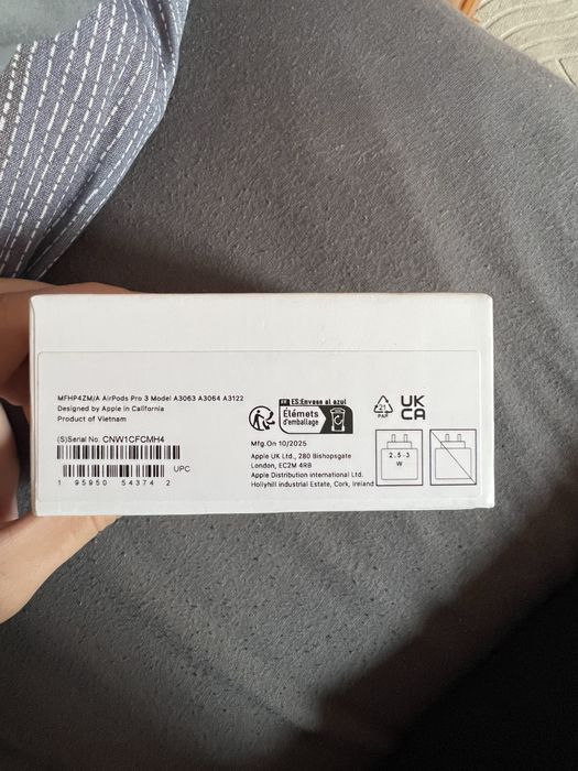 Продавам безупречни airpods 3 pro само дясната слушалка работи
