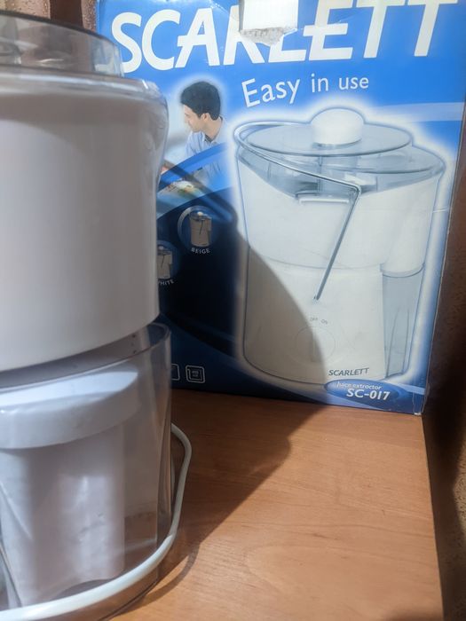 Соковыжималка "SCARLETT"SC-017