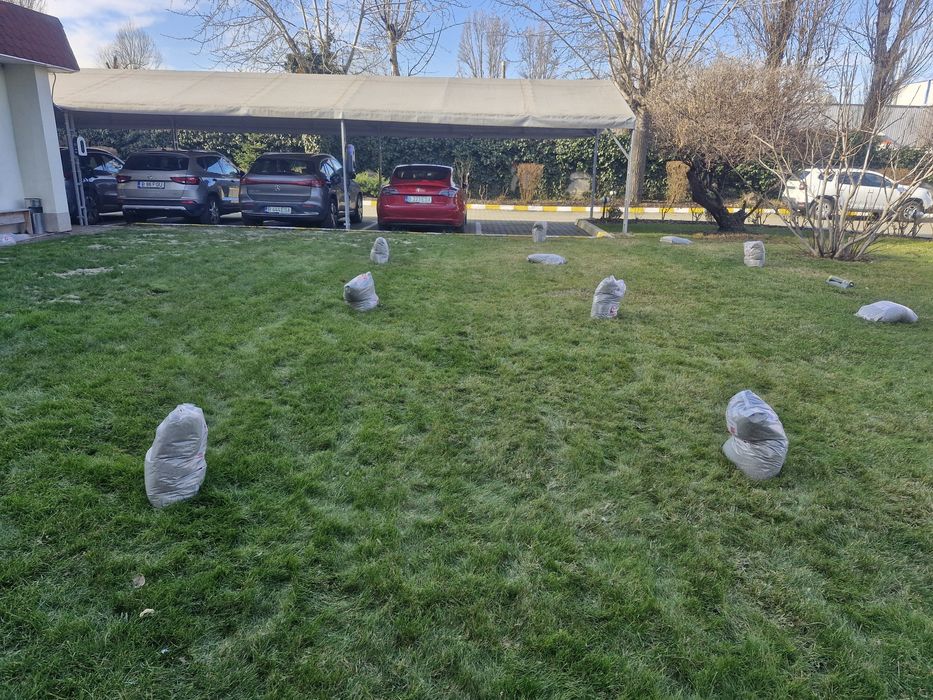 Ofer servicii de amenajări și întreținere grădini.