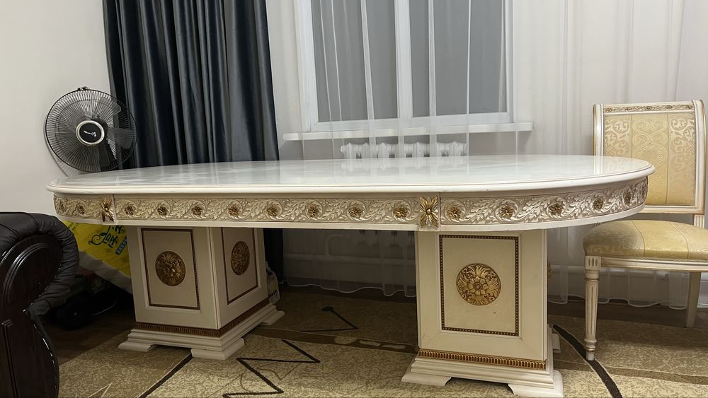 Стол с стульчиками