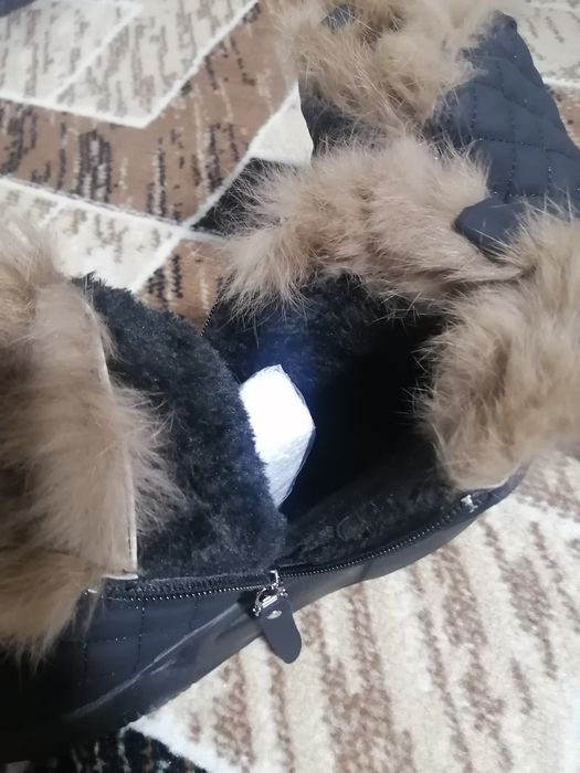 Продам женские ботинки