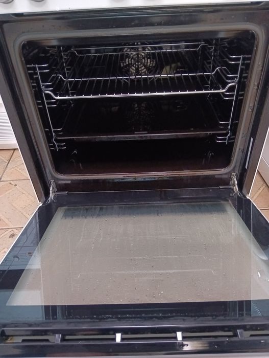 Свободно стояща печка скерамичен плот Бош Bosch 2 години Гаранция!