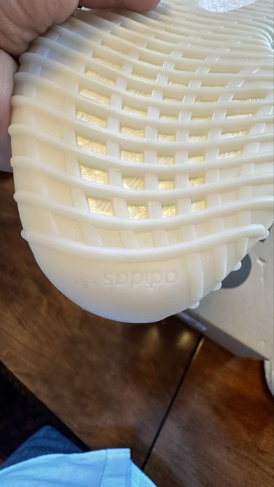 Yeezy Boost 350 V2 „Bone” – noi, nepurtați, mărimea 39 1/3