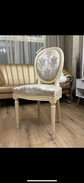 Столове и масичка барок