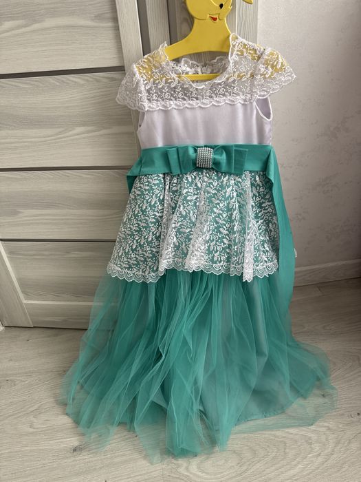 Продам платье на девочку