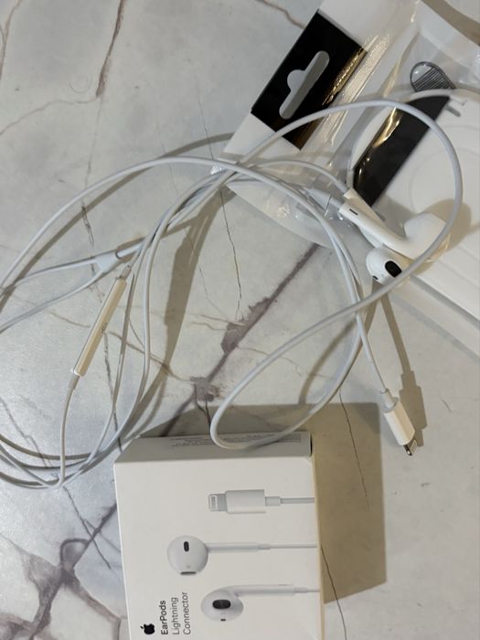 Продаю оригинальные Apple EarPods (Lightning) + Подарок