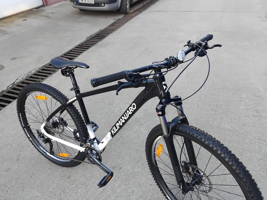 Vând bicicleta din aluminiu