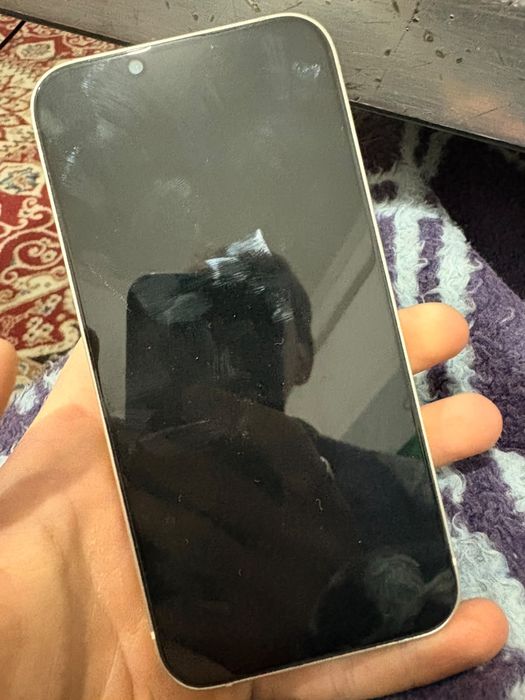 Iphone 13 в идеальном состоянии.