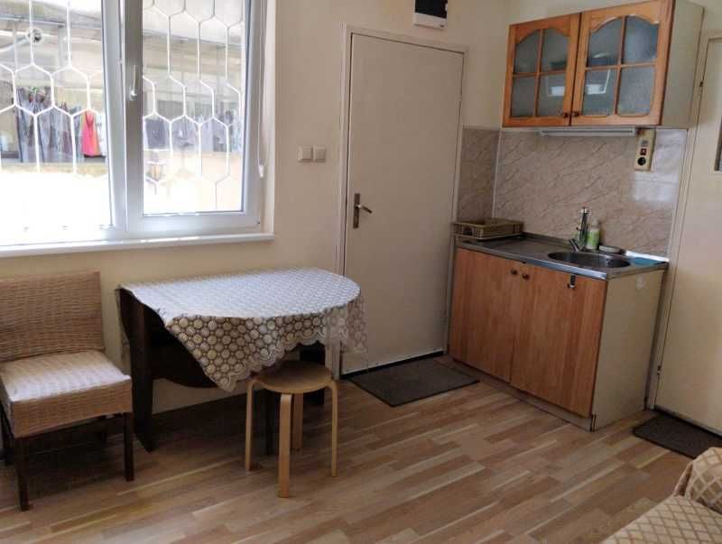 Дава се под наем Двустаен апартамент в Бургас, Център - 50 кв.м за 306 € - Снимка #2