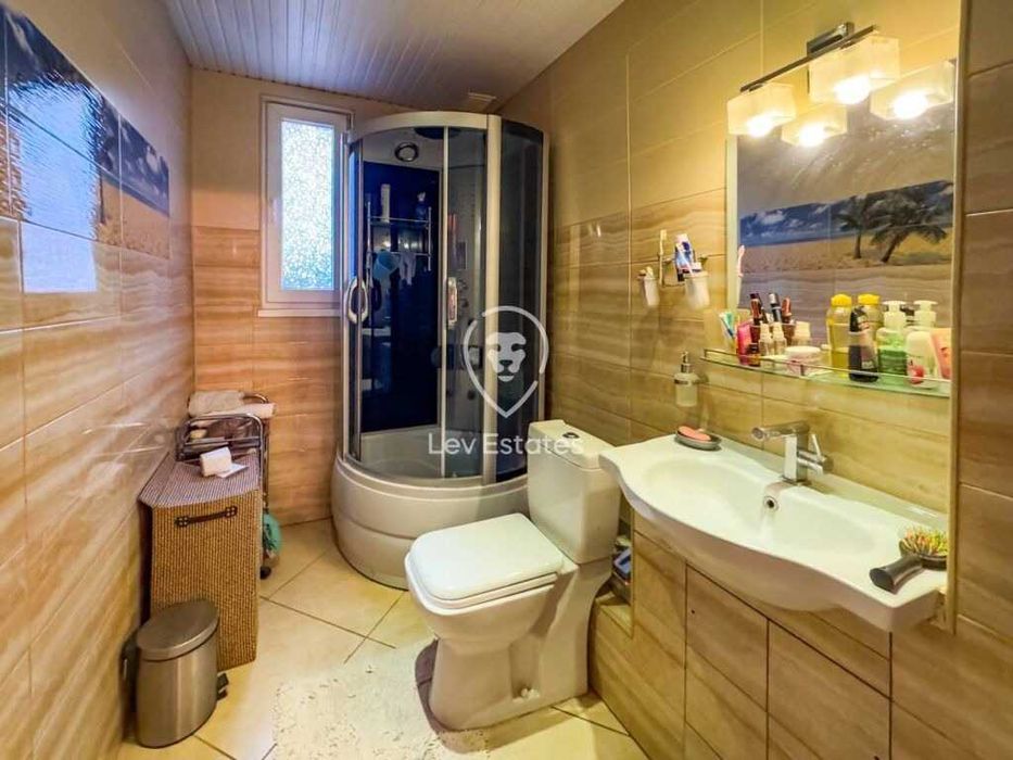 Двуетажна къща с парцел в Средец, област Бургас