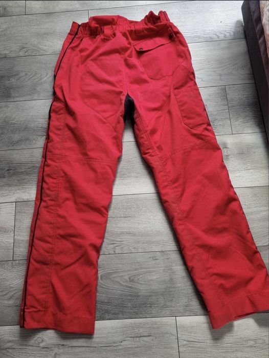 Pantaloni pentru drujba