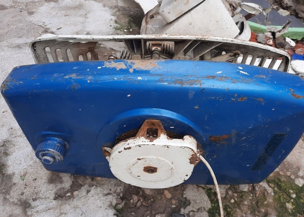 Motor de barcă funcțional.