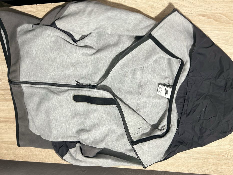 [NEW] Vand hanorac Nike Tech (Marime M)