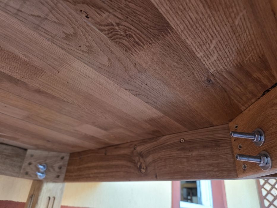 Masa din lemn masiv de stejar