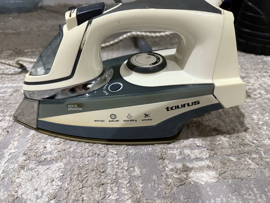 продам Утюг Taurus 2500W с паром