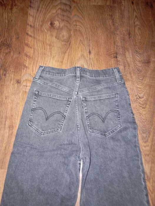 Blugi drepți,gri închis spre negru