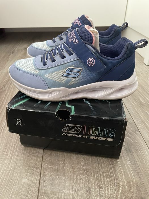 Skechers cu leduri nr.35