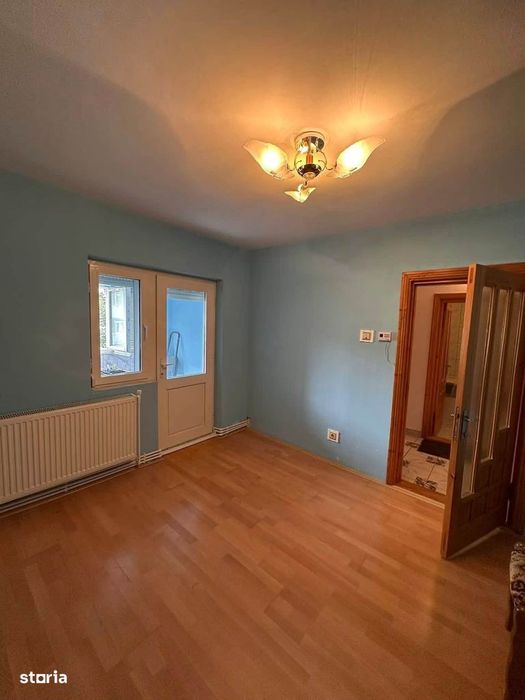 De vanzare apartament 3 camere și balcon,70mp, etaj 2,  Bd Roman Musat