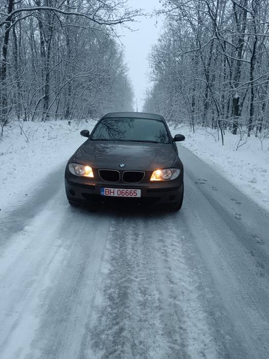 Vând BMW seria 1 .