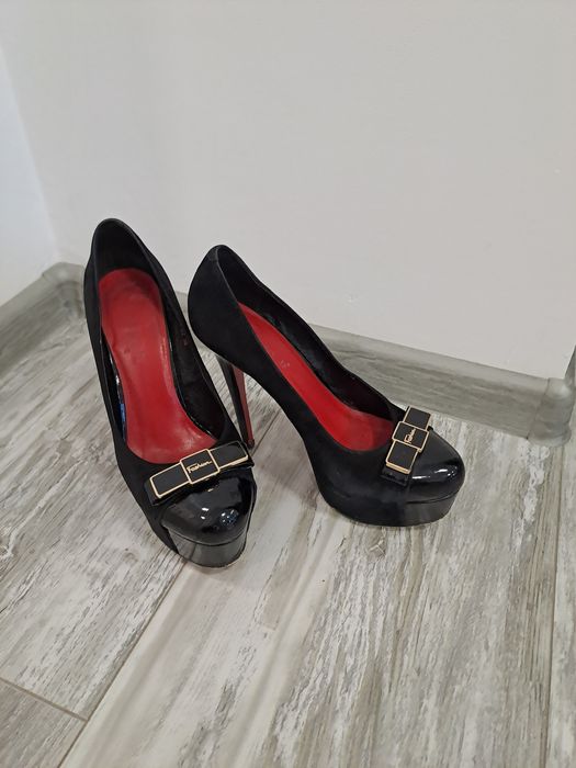 Официални черни дамски обувки на висок ток