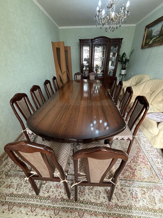 Стол со стульями