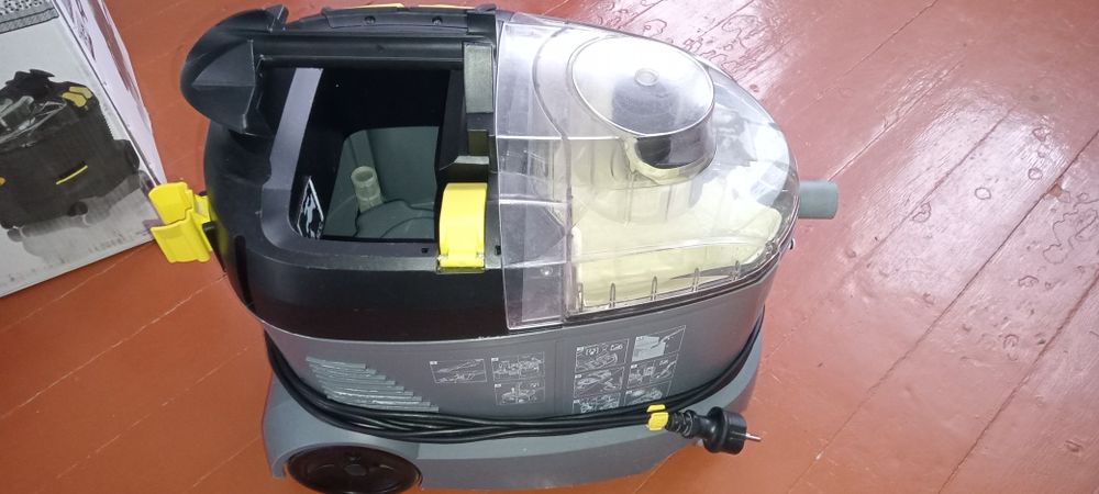 Керхер моющий пылесос.