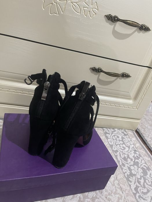 Продам туфли замшевые