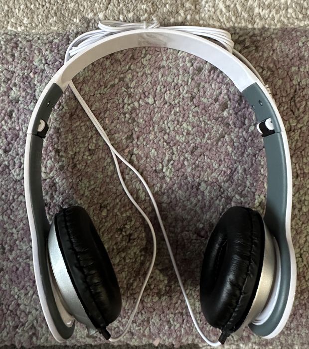 Нови слушалки Basic Headphone