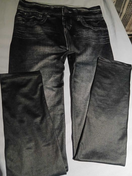 Нов еластичен клин с нарисувани джобове.