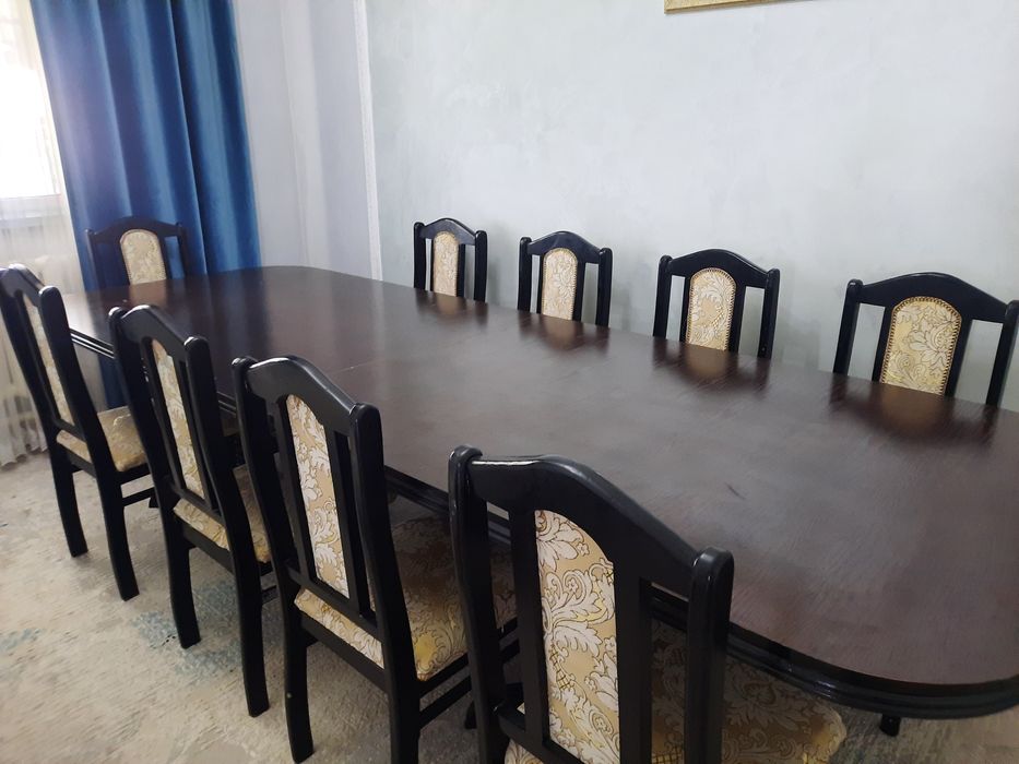 Стол со стульями