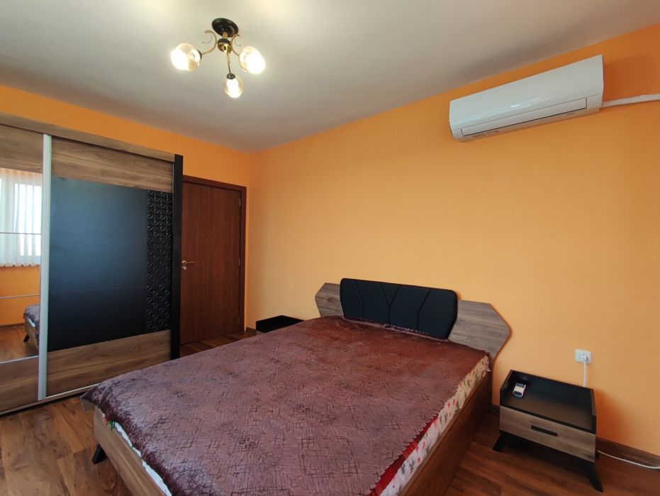 Продава се Етаж от къща в Генерал Тошево - 240 кв.м за 202 €/кв.м - Снимка #5