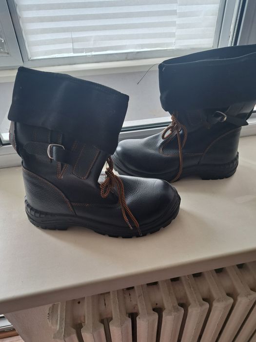 Продам обувь рабочую