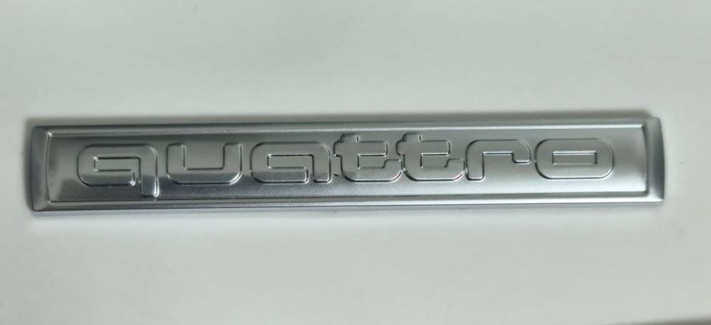 Emblema-Sigla-Logo-Stema-Quattro-Spate-Haion-Cromata-Neagra-Lucions-Argintie-Interior-Bord-Audi-A4-A5-A6-A7-A8-Q3-Q5-Q7-Q8-Sline