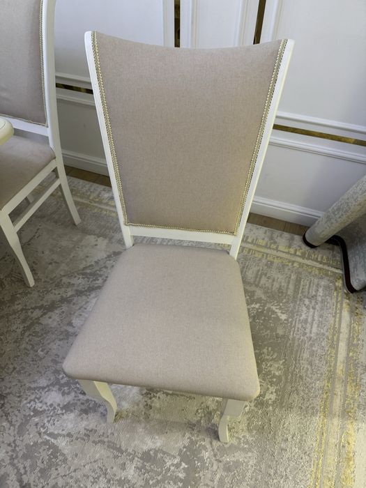 Гостевой стол и стулья