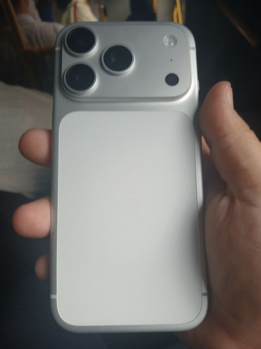 iPhone 17 pro  с гарантей