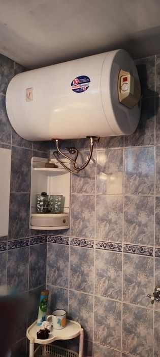 Масивна двуетажна къща в Перник Байкушева махала