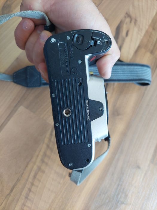 Aparat pe film nikon f55,în stare de funcționare,doar body