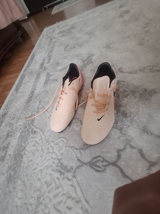 Vând ghete de fotbal Nike Phantom GX nr 42 aproape noi
