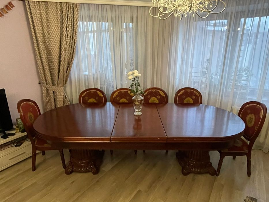 Продам обеденный стол. 95000 тг