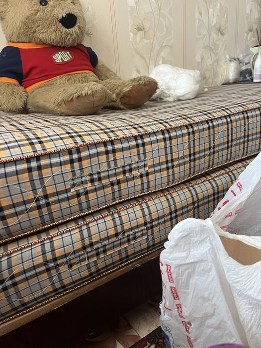 Кровать 1,5 и два матраса