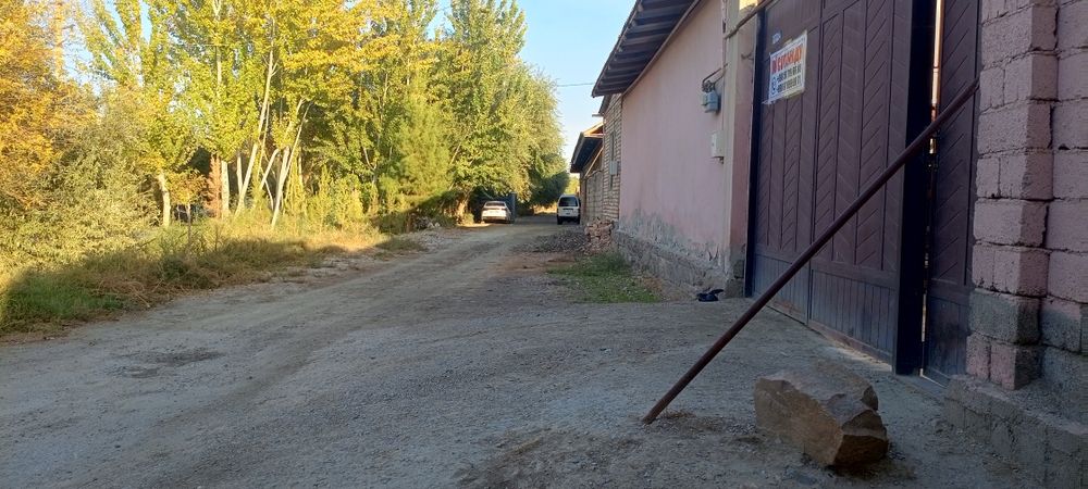 Карманада ховли сотилади 7 сотих