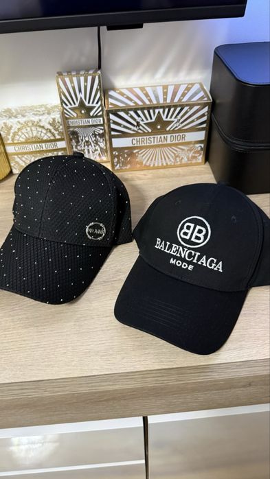 Дамски шапки  Prada